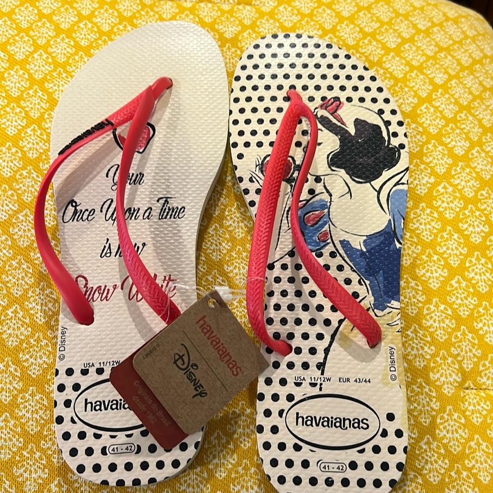 SNOW WHITE HAVAIANAS    SIZE 11/12. Brand new with tags